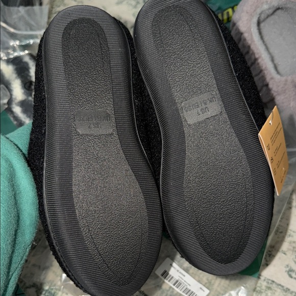 Cozy Black and White Women's Slippers - Picture 5 of 6